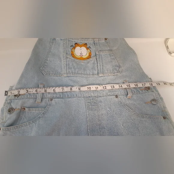 Light Wash Denim Garfield Patch Short Overalls - size large - Picture 11 of 11